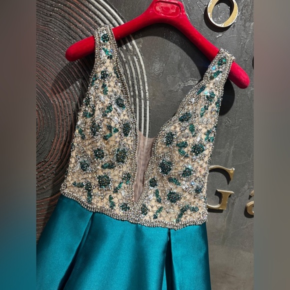Jovani Teal and Cream Formal prom Dress size 6 - Picture 7 of 8